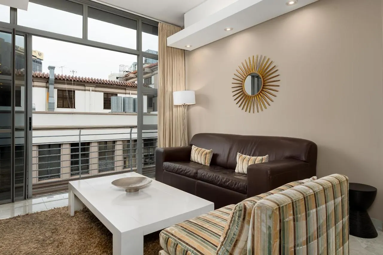 Modern Studio With Pool, Parking And King Bed In Historic Cape Town City Centre Appartement