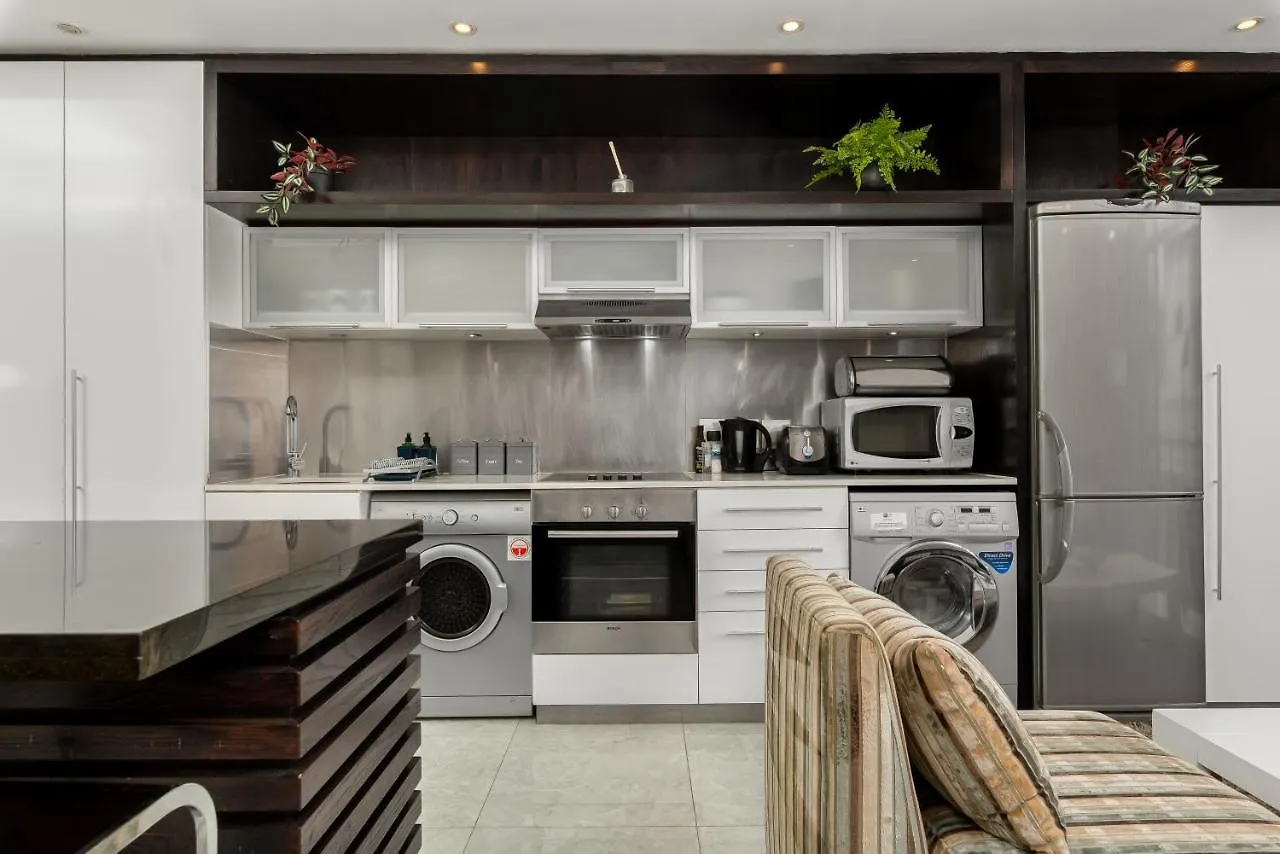 Modern Studio With Pool, Parking And King Bed In Historic Cape Town City Centre