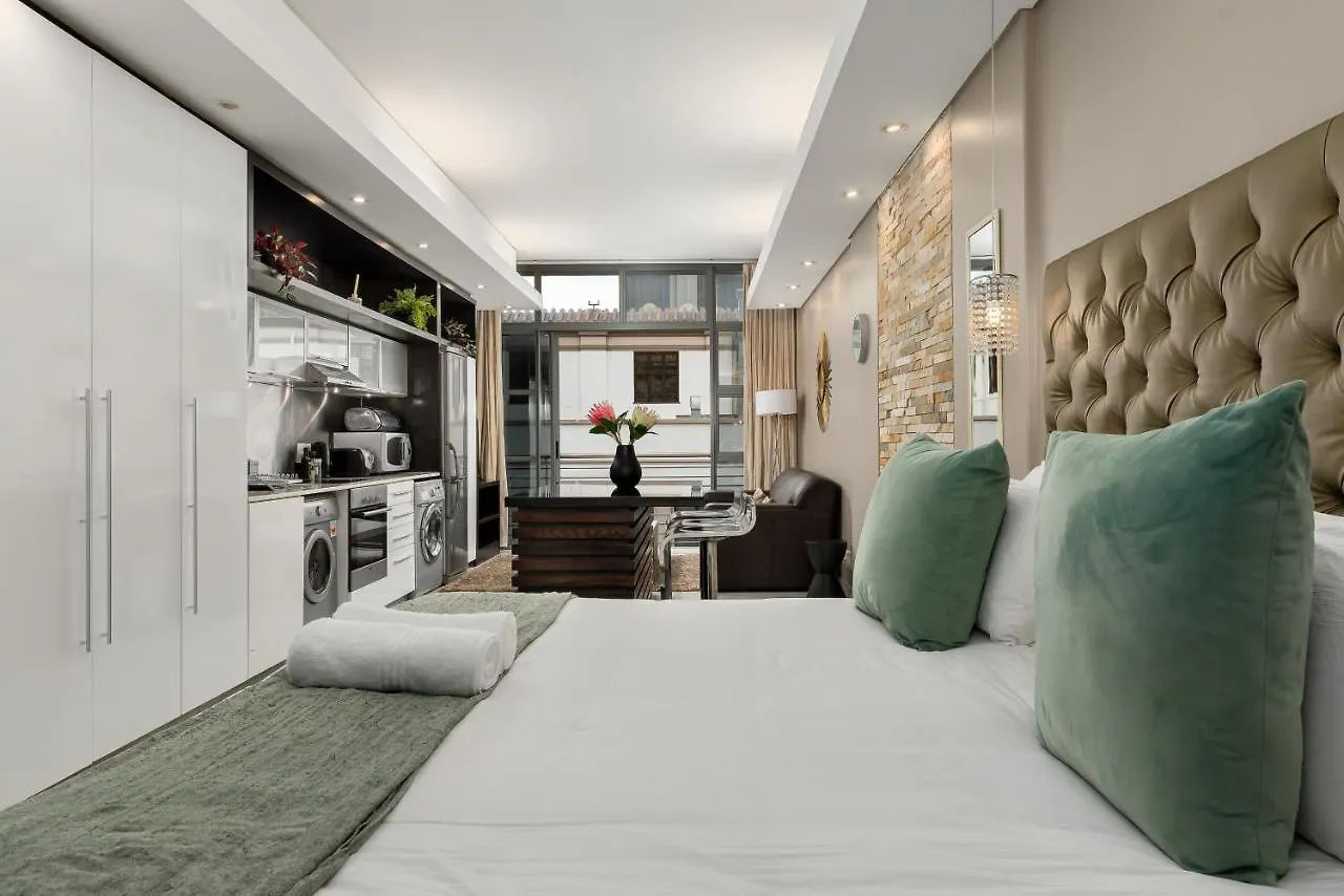 Appartement Modern Studio With Pool, Parking And King Bed In Historic Cape Town City Centre
