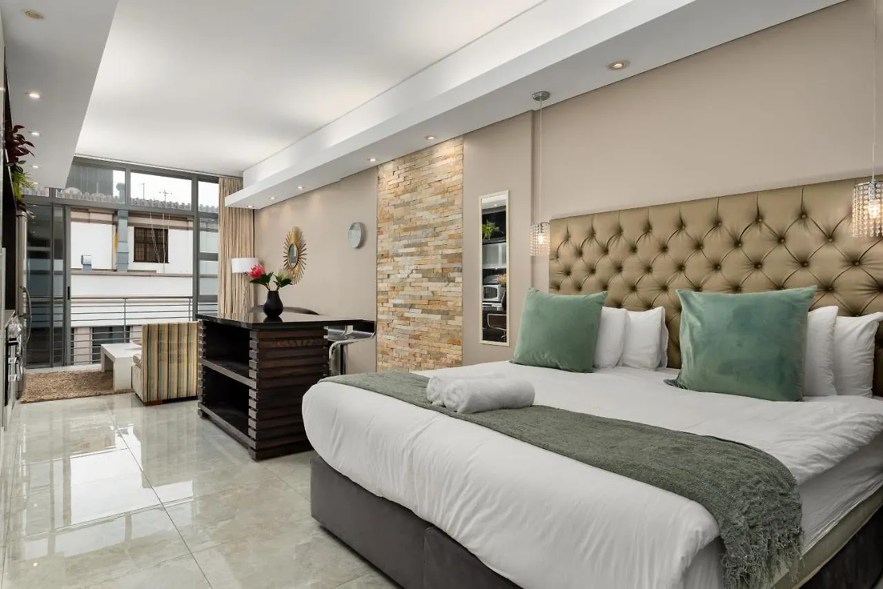 Modern Studio With Pool, Parking And King Bed In Historic Cape Town City Centre