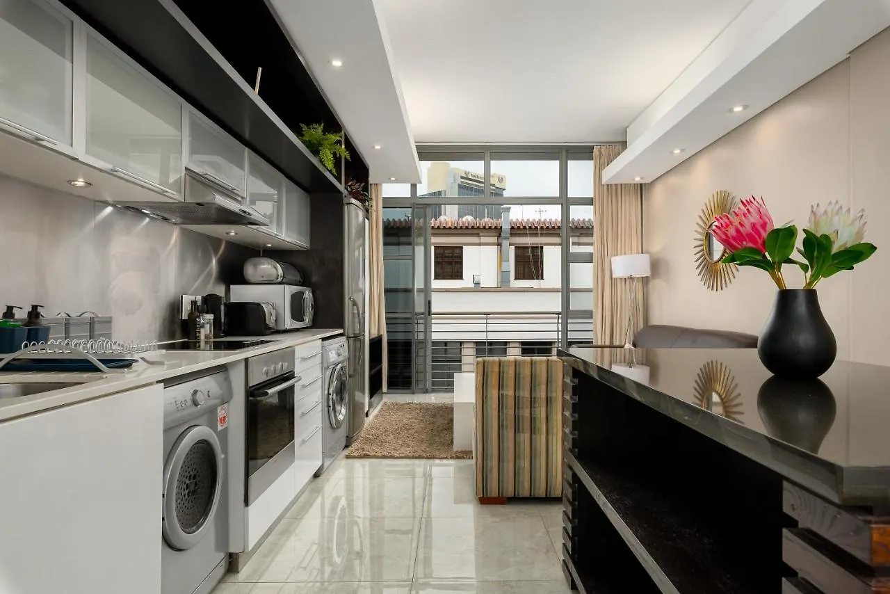 Modern Studio With Pool, Parking And King Bed In Historic Cape Town City Centre 0*,