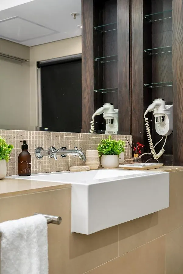Modern Studio With Pool, Parking And King Bed In Historic Cape Town City Centre Appartement