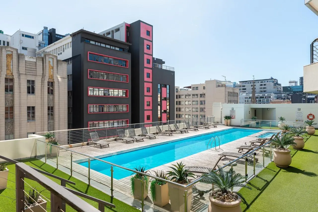 Modern Studio With Pool, Parking And King Bed In Historic Cape Town City Centre